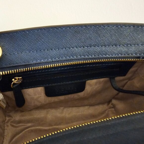 MICHAEL Michael Kors Selma Stud Medium Messenger - Picture 10 of 12